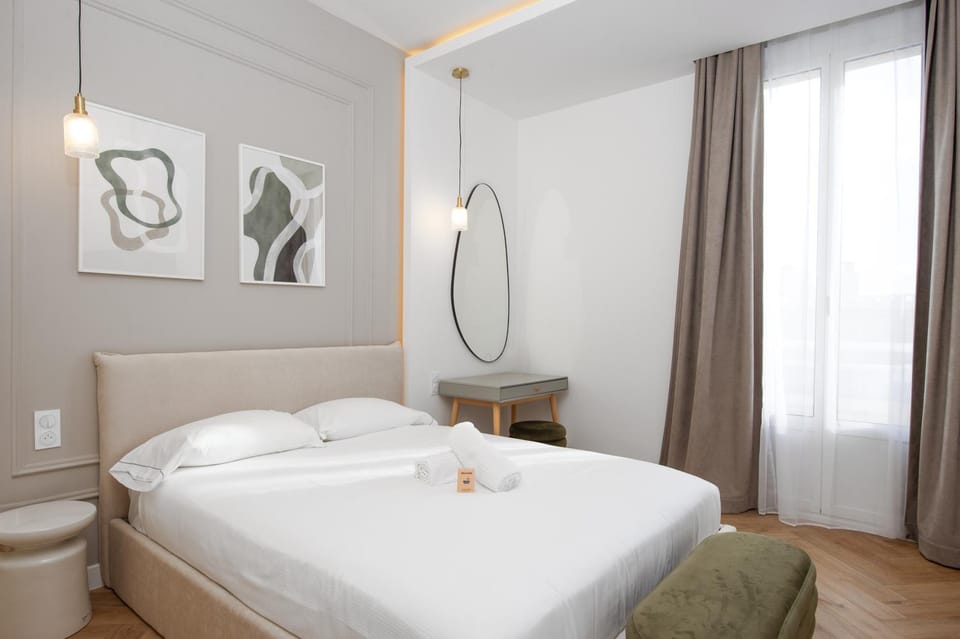 Toilet, Bed, Photo of the whole room, Decorative detail, Bedroom, towels