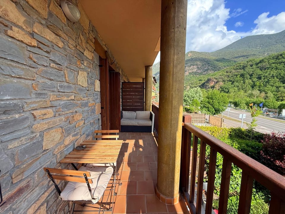 Patio, Day, Natural landscape, View (from property/room), Balcony/Terrace, Dining area, Mountain view