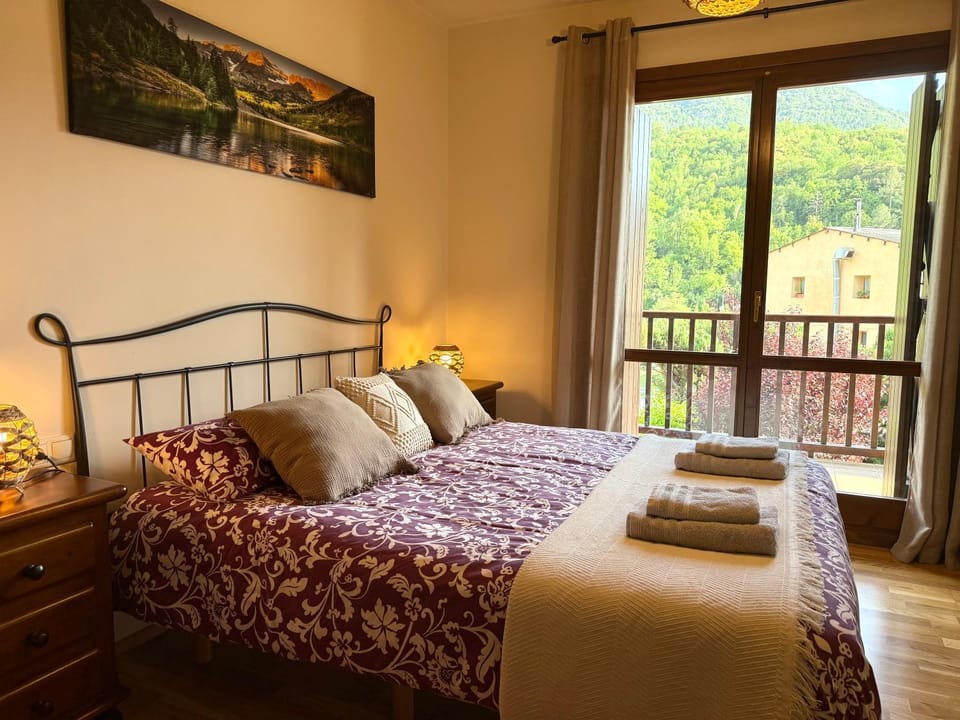 View (from property/room), Balcony/Terrace, Photo of the whole room, Bedroom, towels