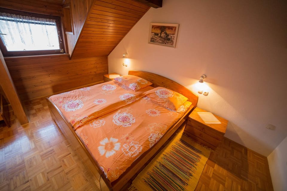 Bed, Photo of the whole room