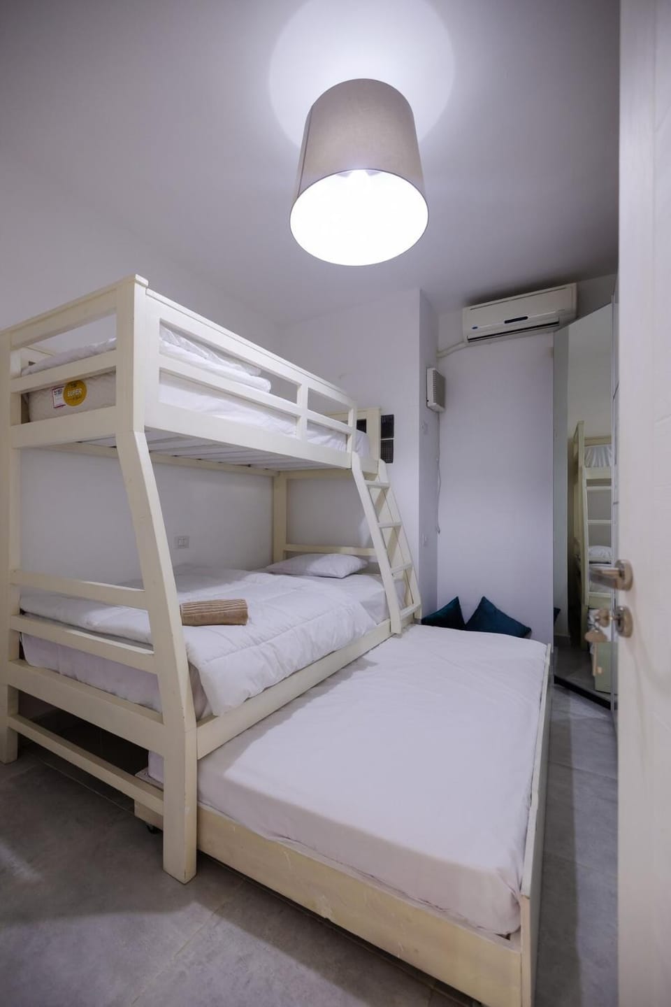 Bed, Photo of the whole room, Bedroom, bunk bed, air conditioner