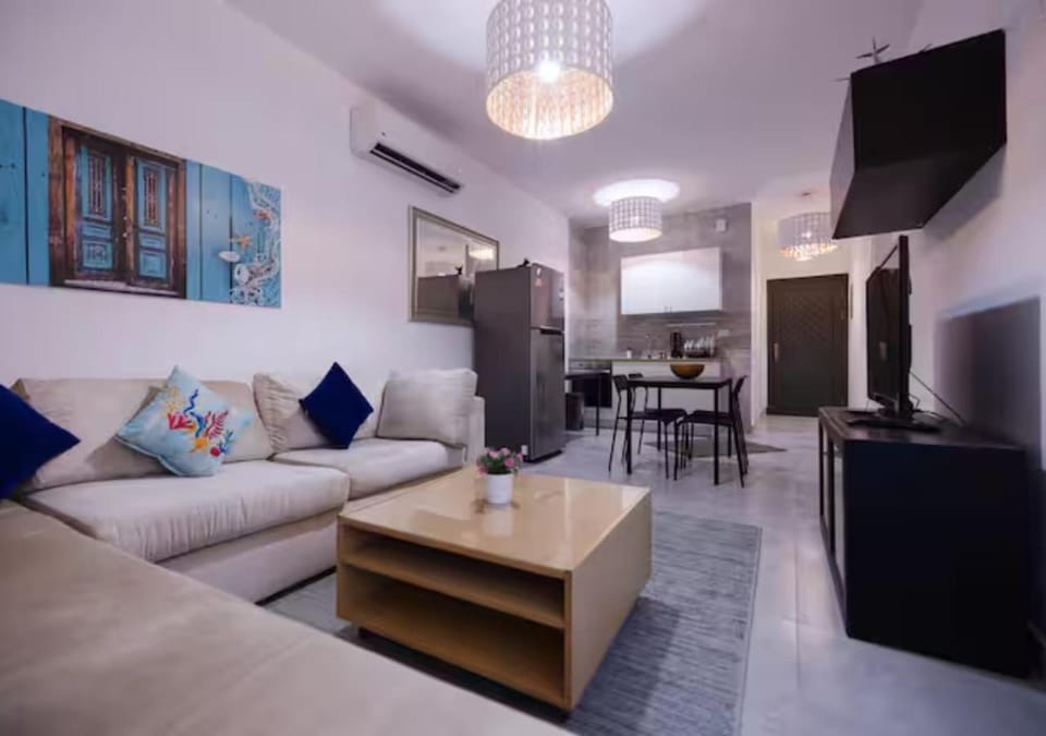 Communal lounge/ TV room, TV and multimedia, Living room, Seating area, Evening entertainment, air conditioner