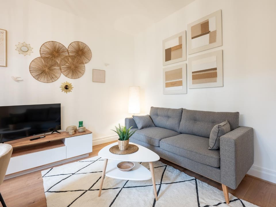 Property building, Communal lounge/ TV room, TV and multimedia, Living room, Seating area