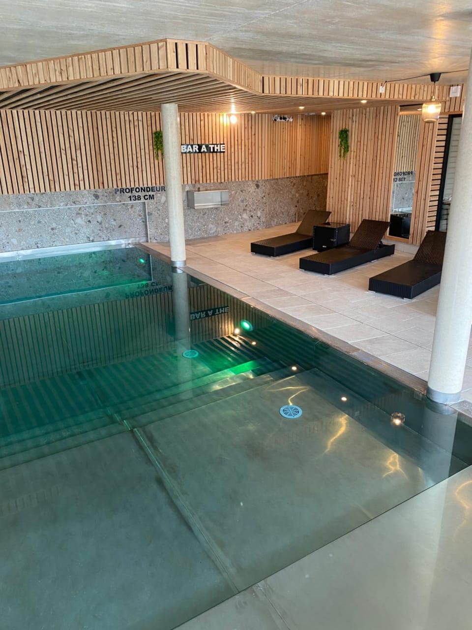 Spa and wellness centre/facilities, Area and facilities, Swimming pool