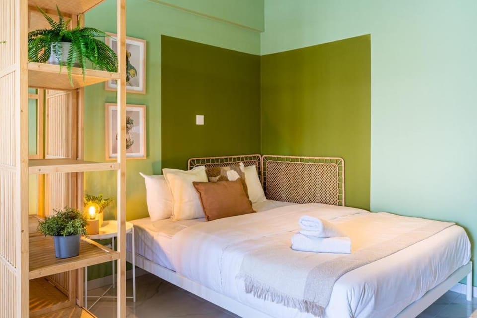 Bed, Bedroom, towels