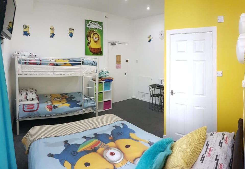 Bedroom, bunk bed