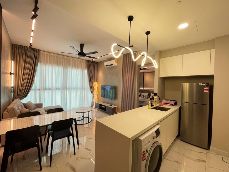 TV and multimedia, Kitchen or kitchenette, Dining area, Evening entertainment