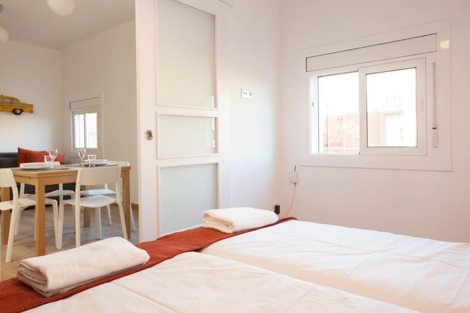 Renovated apartment with sea view, VJ Apartment in Barcelona