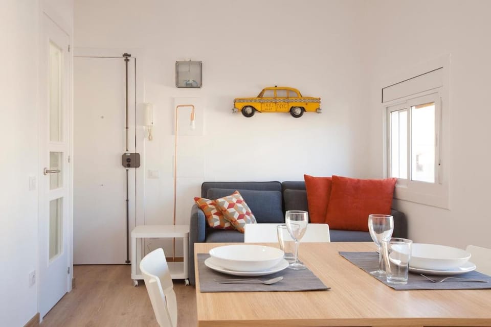Renovated apartment with sea view, VJ Apartment in Barcelona