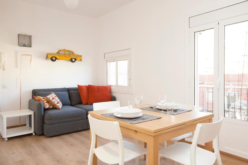 Renovated apartment with sea view, VJ Apartment in Barcelona