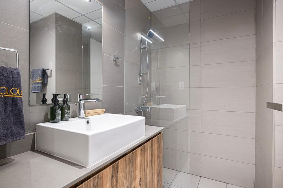 1BR The Crown Apartment by Blue Cloud Holidays Apartment in Al Sharjah