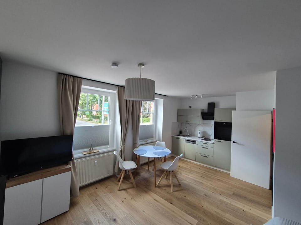 TV and multimedia, Kitchen or kitchenette, Seating area, Dining area