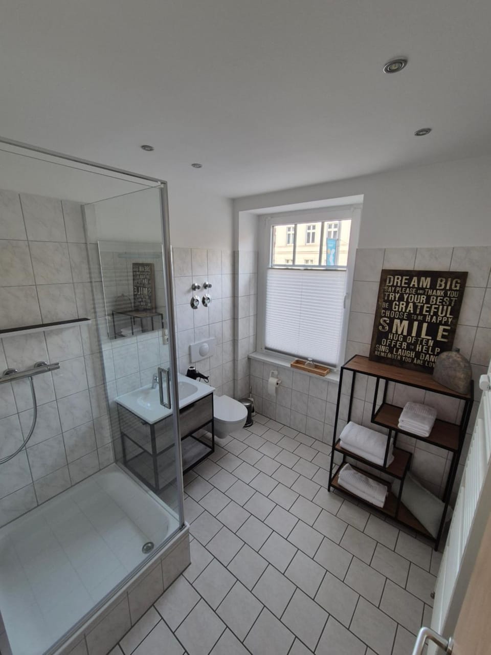 Shower, Toilet, Bathroom, towels
