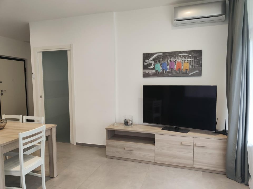 TV and multimedia, Dining area, air conditioner
