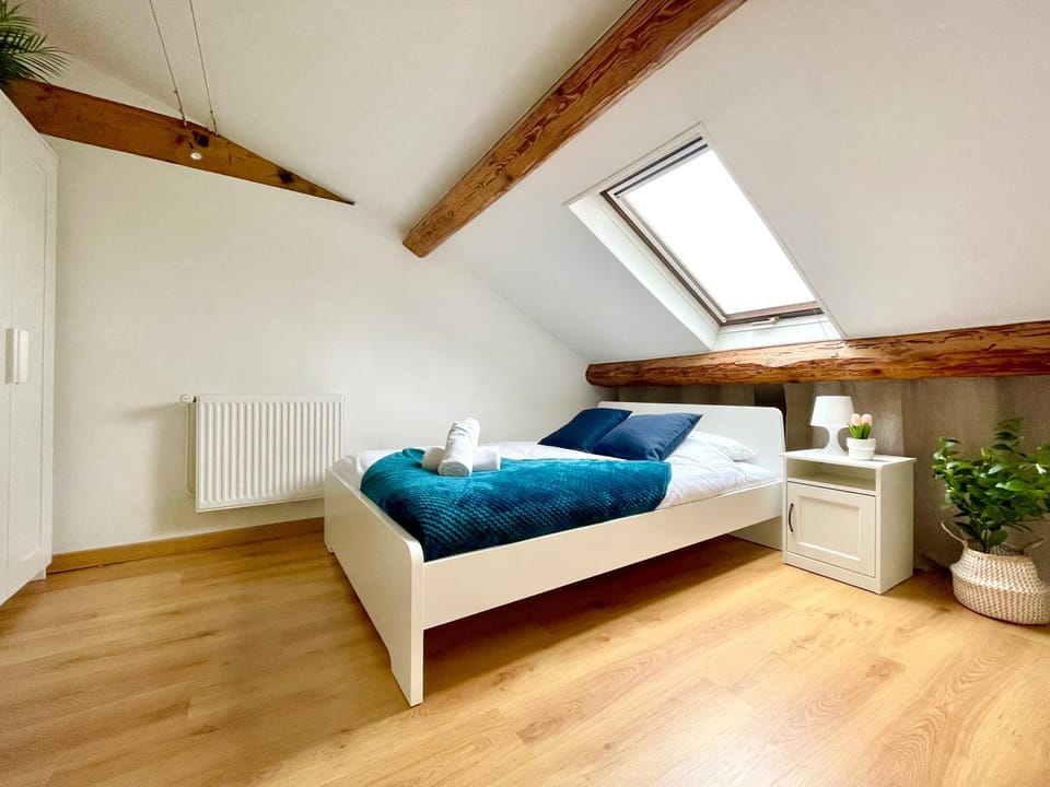 Bed, Photo of the whole room, Bedroom, towels, wardrobe, air conditioner