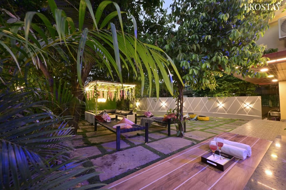 Patio, Spring, Night, Natural landscape, Garden, Living room, Seating area, Garden view, Pool view, Swimming pool, sunbed