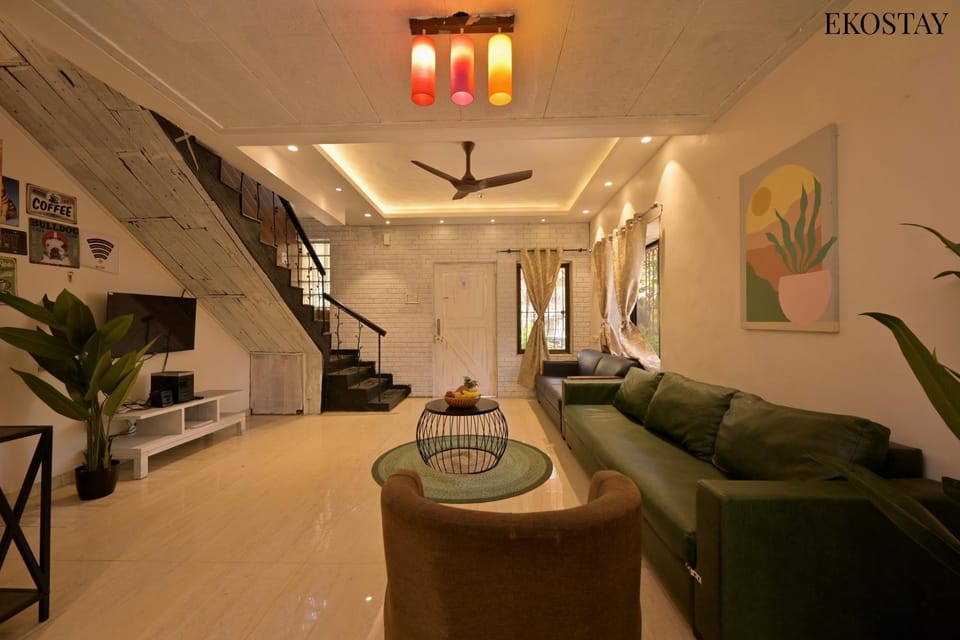 Communal lounge/ TV room, TV and multimedia, Living room, Seating area, Evening entertainment