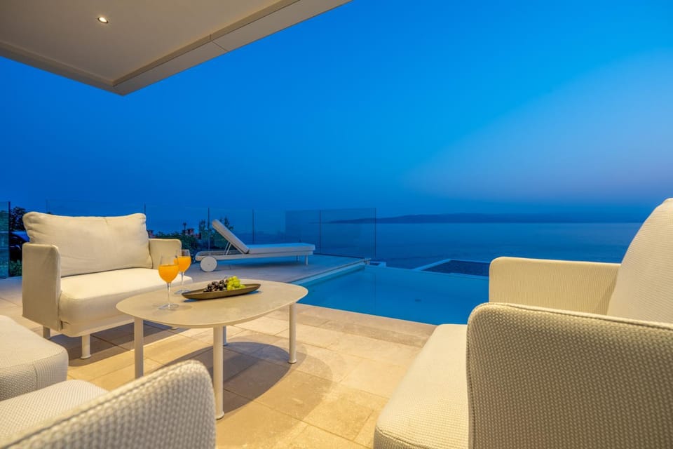 Patio, Balcony/Terrace, Pool view, Swimming pool