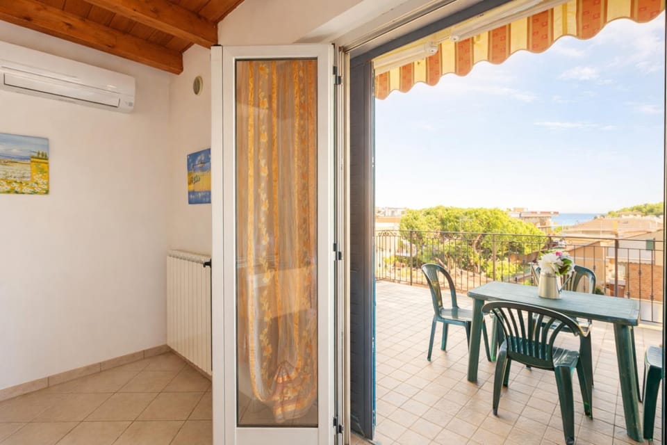 View (from property/room), Balcony/Terrace, Dining area