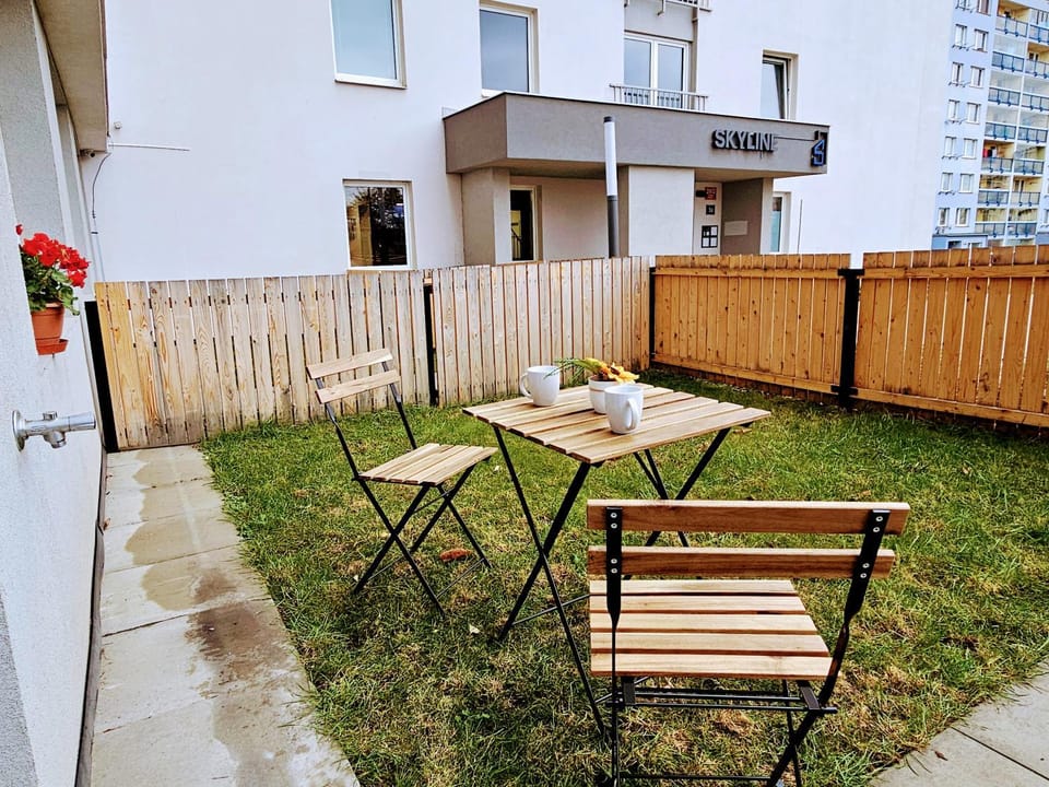 TERRACE-VIEW PRAGUE APARTMENTS for Business & Leisure, FREE PARKING & Gym, Near Metro & Aqua Sport Centre Apartment in Prague