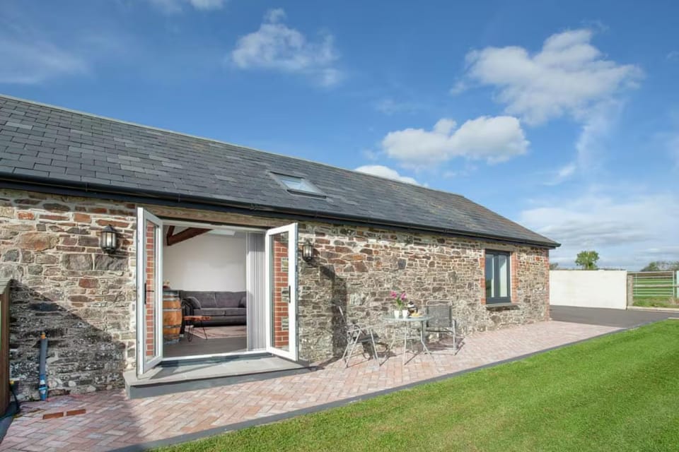 Combined Let for Farmhouse and Two Barns House in West Devon District
