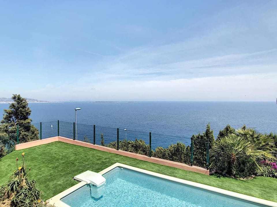 Sur les hauteurs de Théoule villa avec une magnifique vue mer Villa in Mandelieu-La Napoule