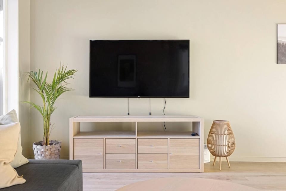 Communal lounge/ TV room, TV and multimedia, Living room