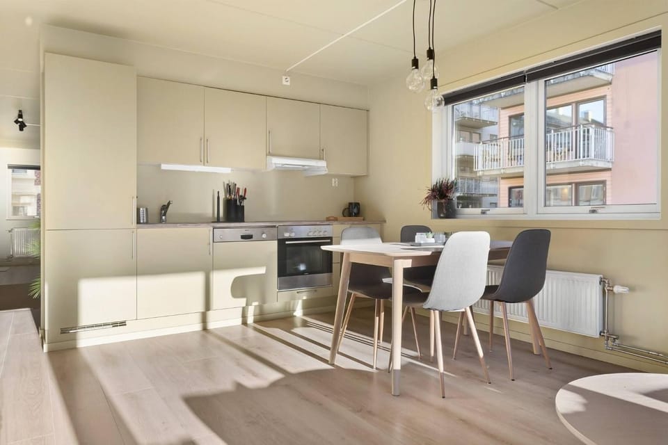 Dining area, kitchen