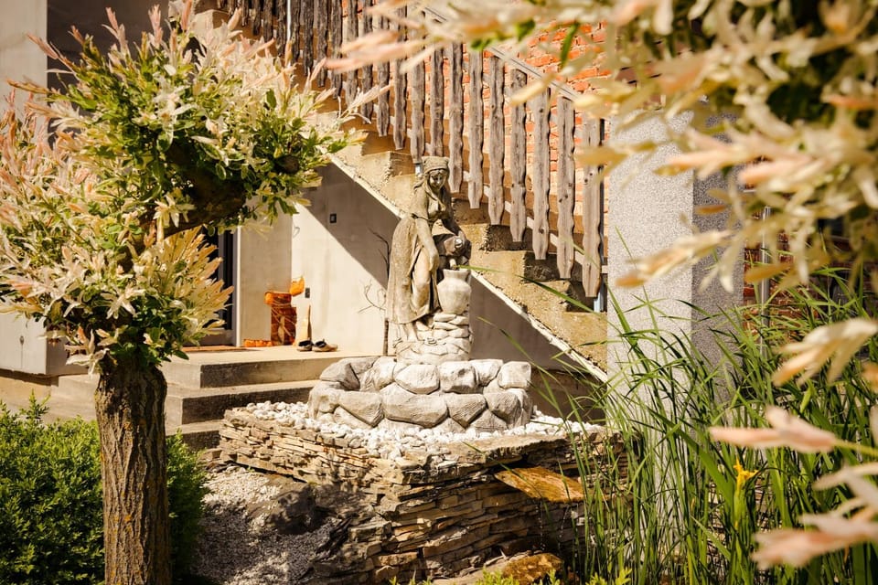Nearby landmark, Facade/entrance, Spring, Day, Garden, Garden view