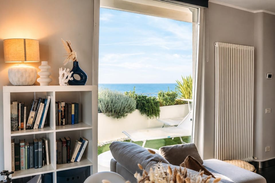 City view, Garden view, Sea view