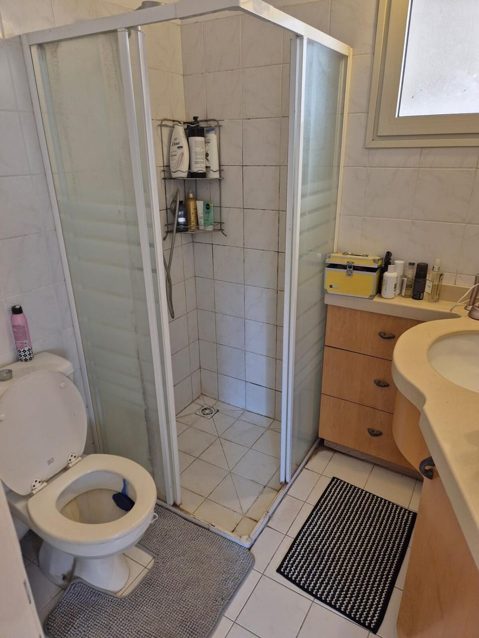 Shower, Toilet, Bathroom, towels