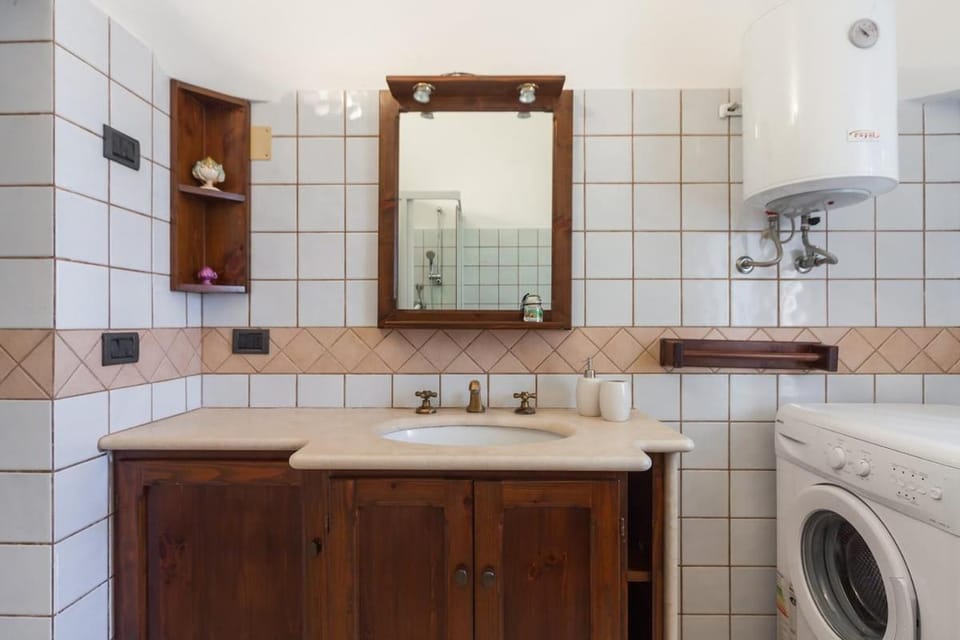 Bathroom, washing machine