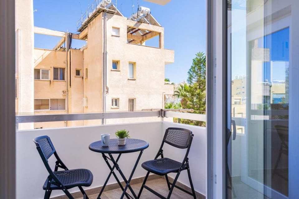 View (from property/room), Balcony/Terrace, City view