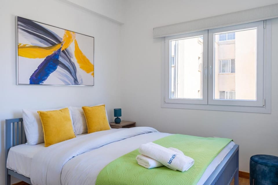 Bed, Bedroom, towels, air conditioner