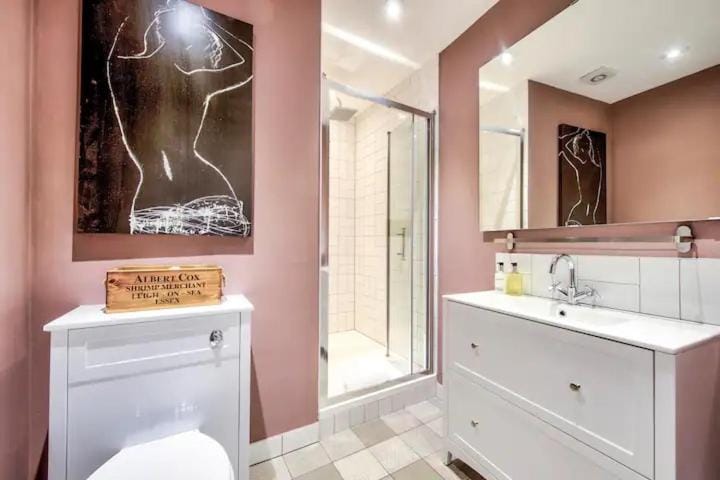 Shower, Toilet