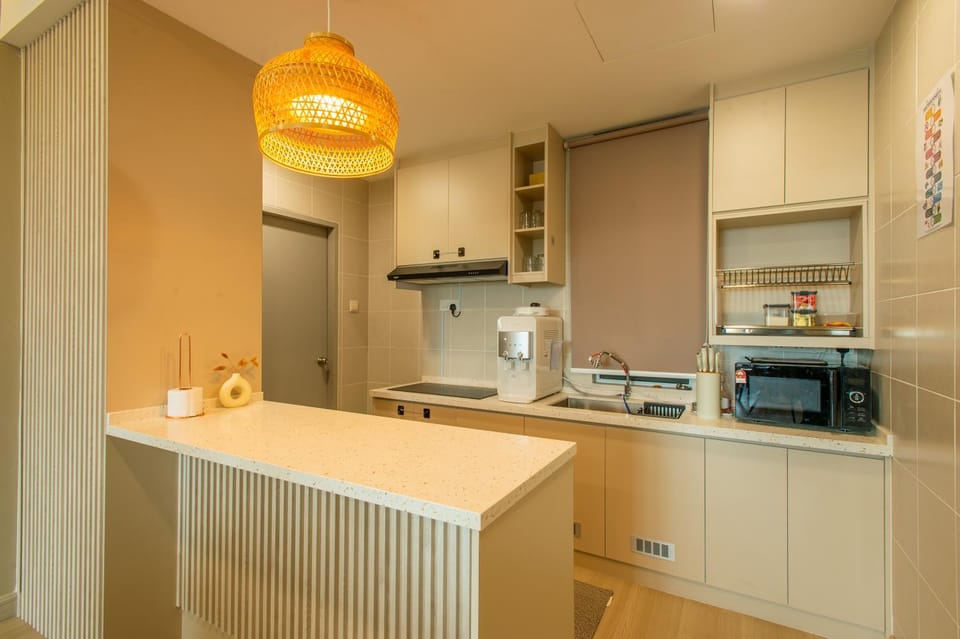 Coffee/tea facilities, minibar, oven