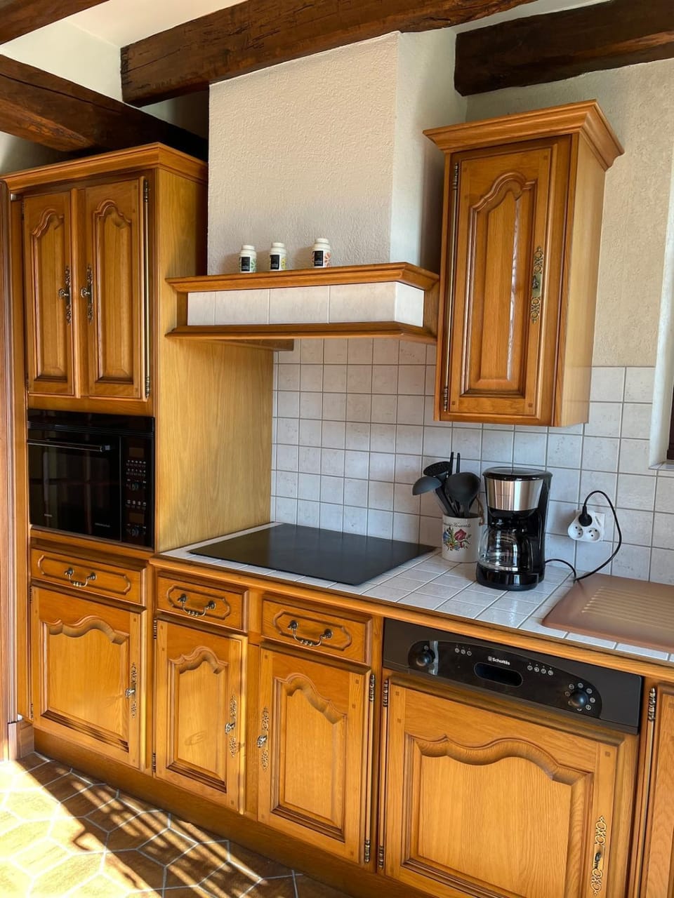 Coffee/tea facilities, Kitchen or kitchenette, stove, toaster