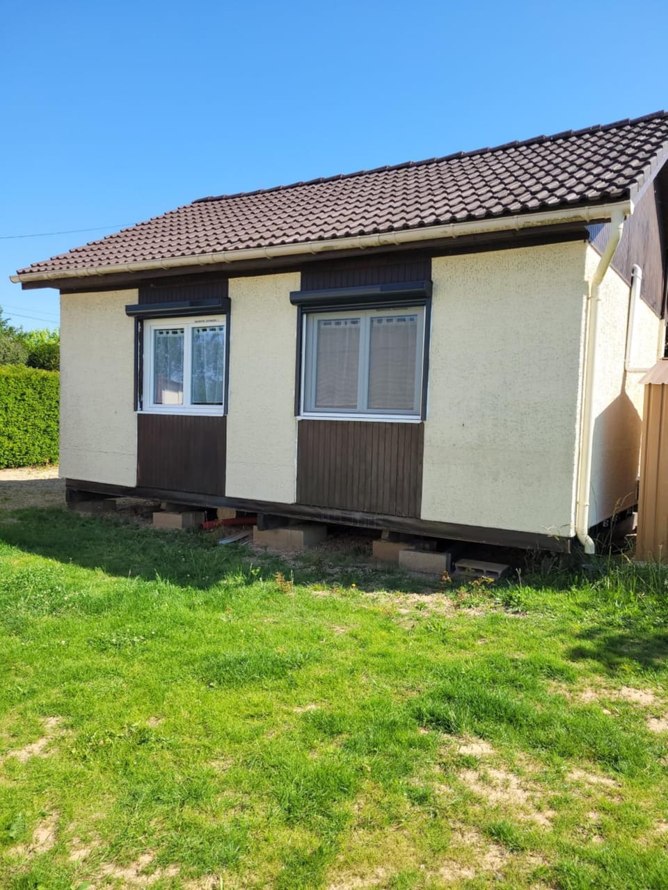 Chalet "chez Sara" au bord du canal Chalet in Bourgogne-Franche-Comté