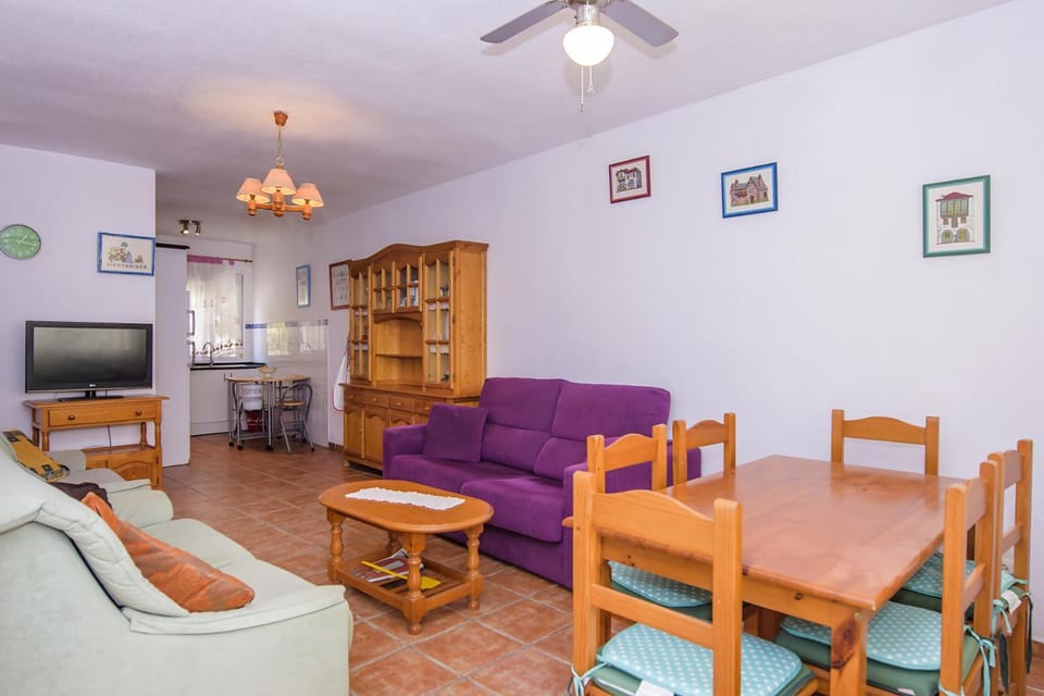Communal lounge/ TV room, Seating area, Dining area