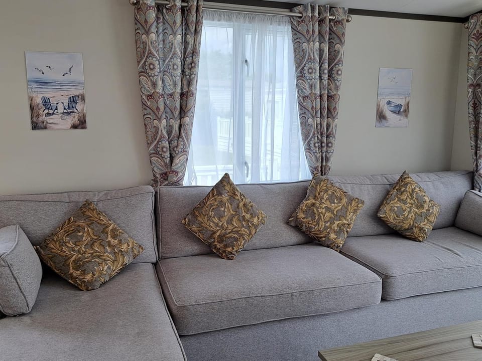 Tranquil Lodge Retreat in Paignton House in Paignton