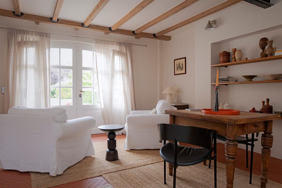 Photo of the whole room, Seating area, Dining area