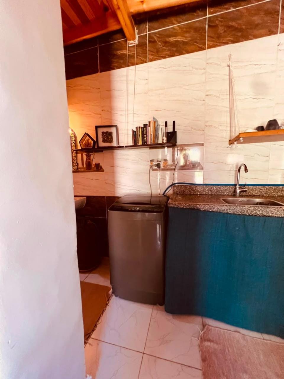 Kitchen or kitchenette, laundry