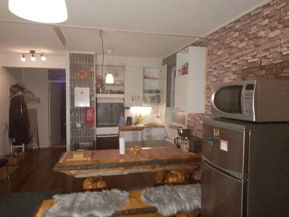 Kitchen or kitchenette