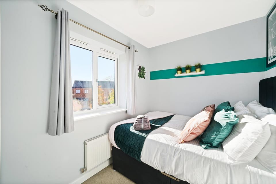 Ideal 3 bed House in Wolverhampton - Parking House in Wolverhampton