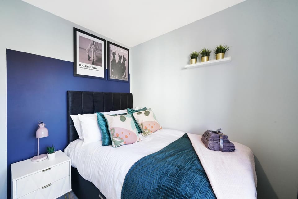 Ideal 3 bed House in Wolverhampton - Parking House in Wolverhampton