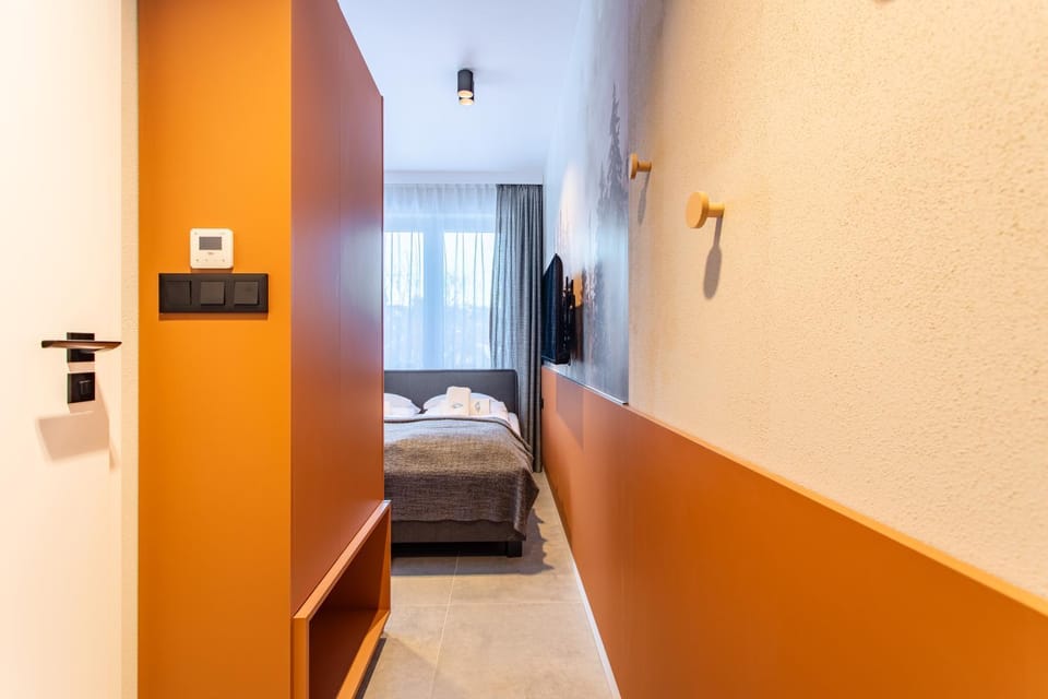 Bed, TV and multimedia, Photo of the whole room