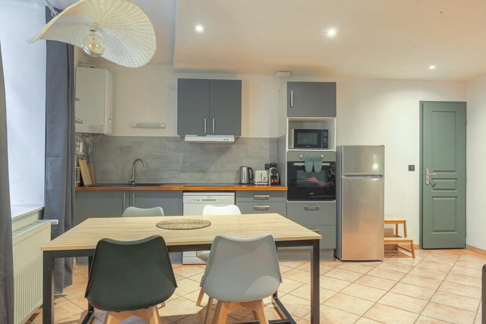 Dining area, kitchen