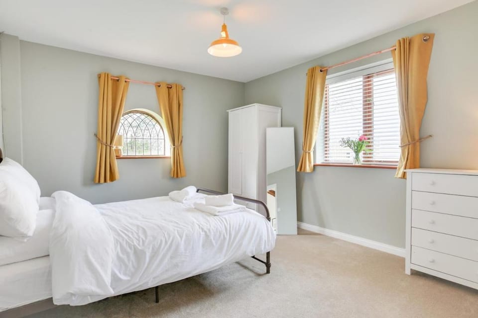 Bedroom, wardrobe