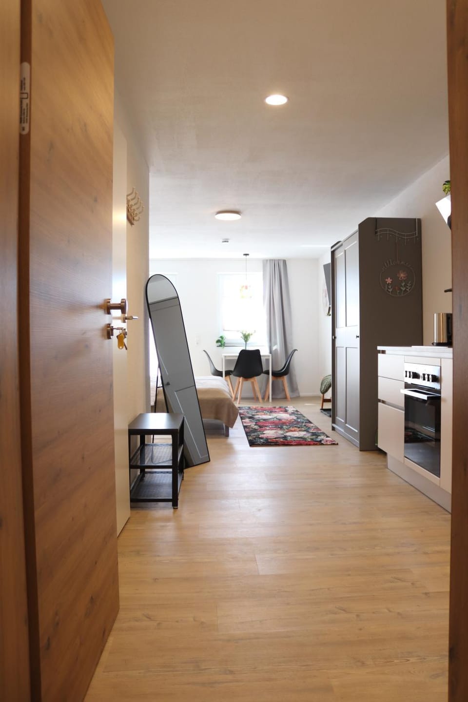 Bed, TV and multimedia, Kitchen or kitchenette, Photo of the whole room, Seating area, wardrobe