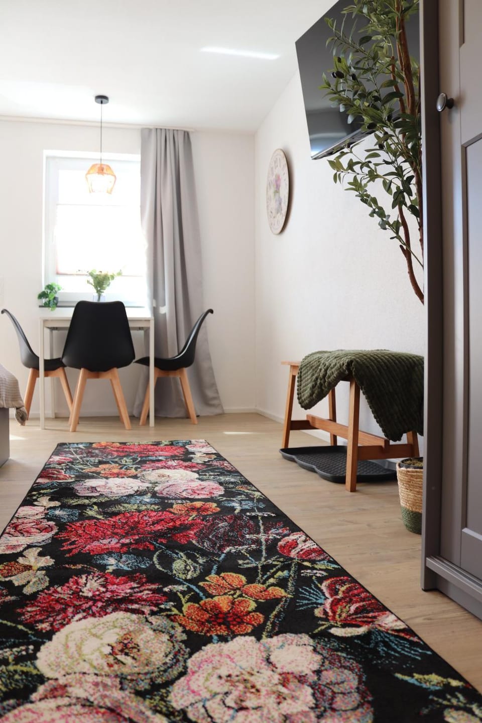 TV and multimedia, Photo of the whole room